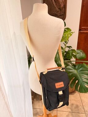 Canon Camera Bag Crossbody Black Tan Adjustable Strap Compact Case